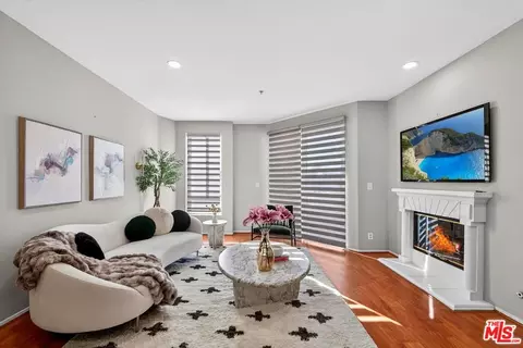 333 Westminster Ave #405, Los Angeles, CA 90020