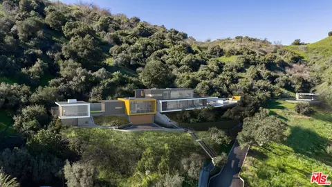 12340 Viewcrest Rd, Studio City, CA 91604