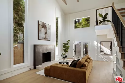 4041 Davana Rd, Sherman Oaks, CA 91423