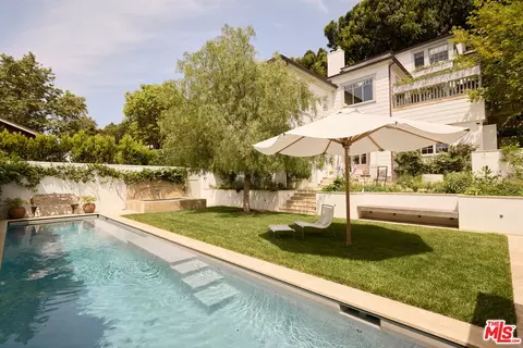 239 W Channel Rd, Santa Monica, CA 90402