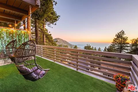 31561 Panorama Dr, Running Springs, CA 92382