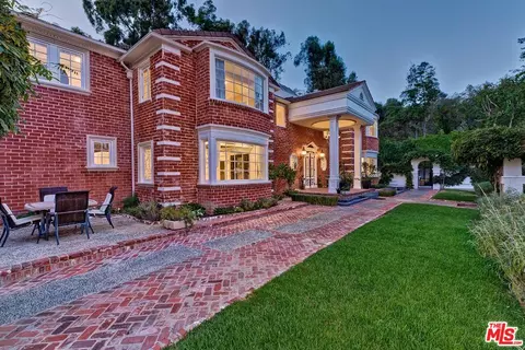 725 N Faring Rd, Los Angeles, CA 90077