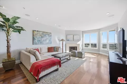 2602 E 20th St #202B, Signal Hill, CA 90755