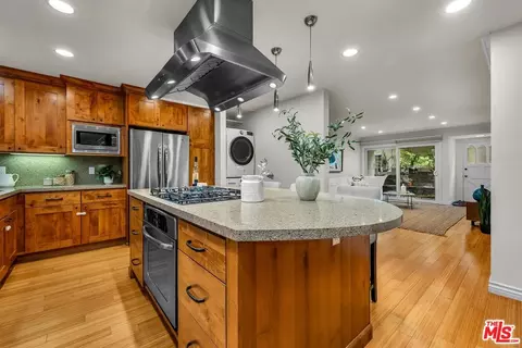 1315 Stanford St #3, Santa Monica, CA 90404