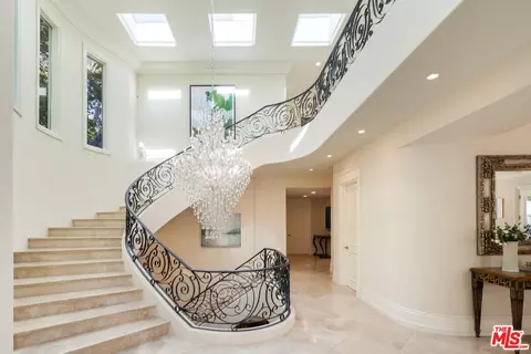 1350 Benedict Canyon Dr, Beverly Hills, CA 90210