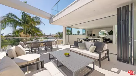 621 N Kings Rd #3, West Hollywood, CA 90048