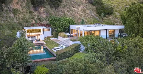 7933 Fareholm Dr, Los Angeles, CA 90046