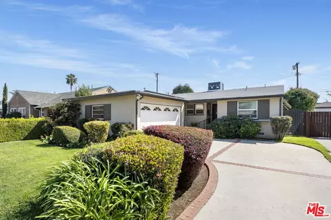 16620 Hamlin St, Lake Balboa, CA 91406