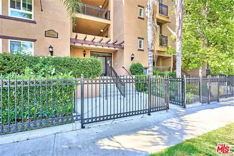 1401 S St Andrews Pl #209, Los Angeles, CA 90019