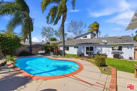 23320 Bassett St, West Hills, CA 91307