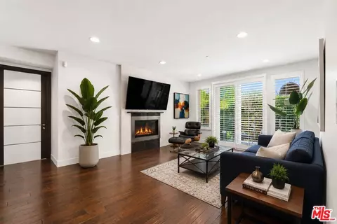 1318 Roxbury Dr #115, Los Angeles, CA 90035