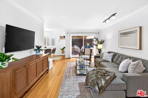 1154 S Barrington Ave #114, Los Angeles, CA 90049