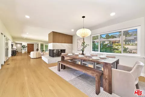 1908 Lyans Dr, La Canada Flintridge, CA 91011