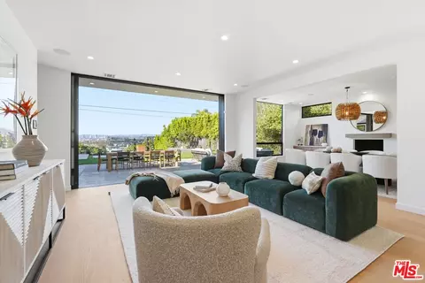6321 Riggs Pl, Los Angeles, CA 90045