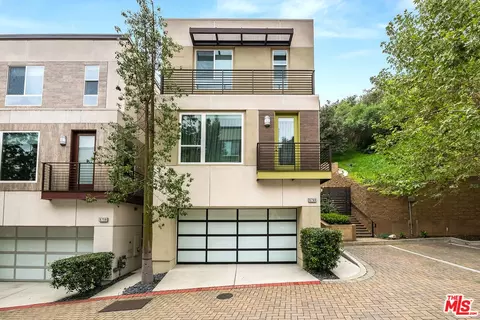 6760 W Gill Way, Los Angeles, CA 90068