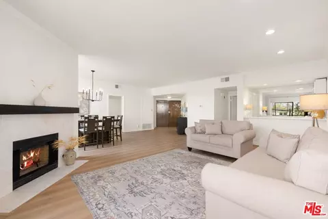 828 S Bedford St #202, Los Angeles, CA 90035