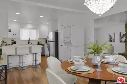 6740 Springpark Ave #101, Los Angeles, CA 90056