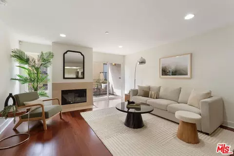 1951 N Beachwood Dr #206, Los Angeles, CA 90068