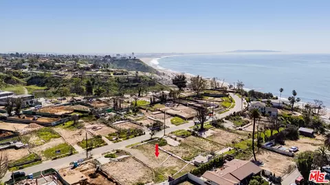 353 N Las Casas Ave, Pacific Palisades, CA 90272