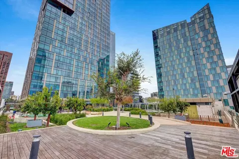 889 Francisco St #911, Los Angeles, CA 90017