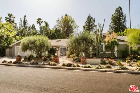 9747 Babbitt Ave, Northridge, CA 91325