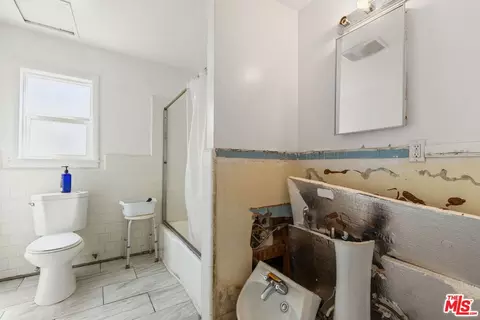 Bath - 2249 Lebec Rd, Lebec, CA 93243 photo 1 of 1