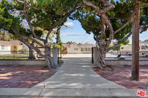 5708 Gentry Ave, Valley Village, CA 91607