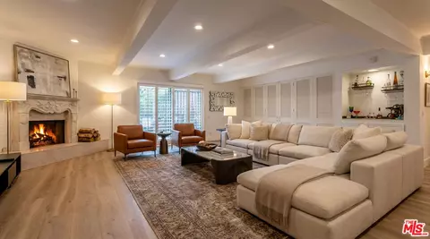2385 Roscomare Rd #D17, Los Angeles, CA 90077