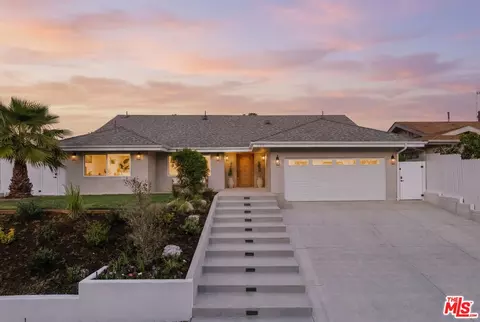 880 Teakwood Rd, Los Angeles, CA 90049