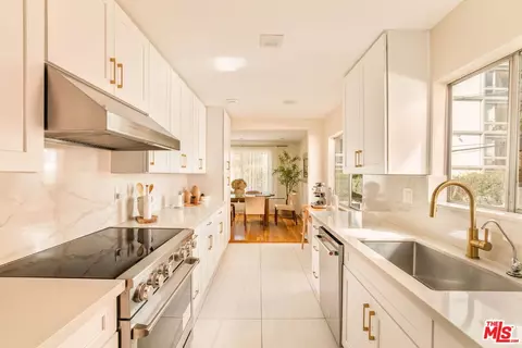 321 N Palm Dr #3, Beverly Hills, CA 90210