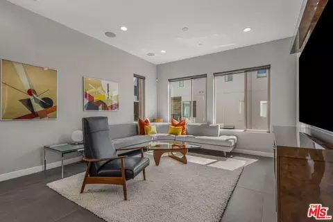 19 Ebb Tide Cir, Newport Beach, CA 92663