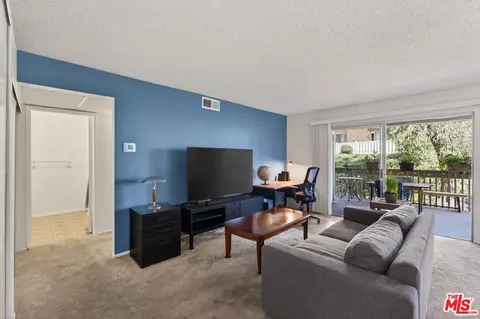 Living - 255 Sequoia Ct #23, Thousand Oaks, CA 91360 photo 1 of 1
