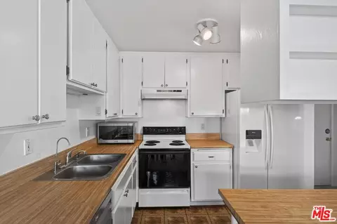 Kitchen - 255 Sequoia Ct #23, Thousand Oaks, CA 91360 photo 1 of 2