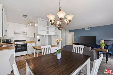 Dining - 255 Sequoia Ct #23, Thousand Oaks, CA 91360 photo 3 of 3