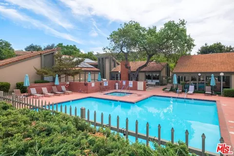 Exterior - 255 Sequoia Ct #23, Thousand Oaks, CA 91360 photo 4 of 5