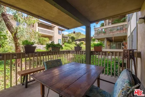 Exterior - 255 Sequoia Ct #23, Thousand Oaks, CA 91360 photo 3 of 5