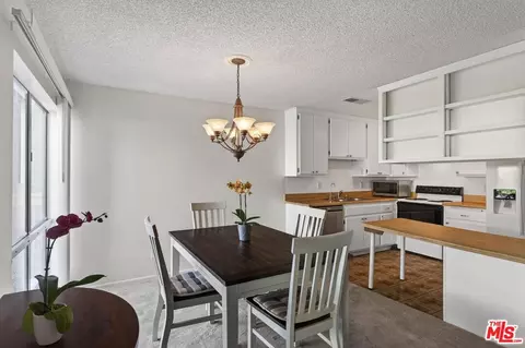 Dining - 255 Sequoia Ct #23, Thousand Oaks, CA 91360 photo 1 of 3