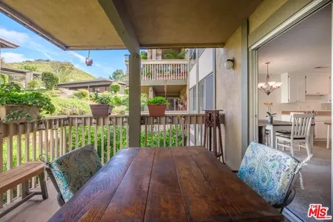 Exterior - 255 Sequoia Ct #23, Thousand Oaks, CA 91360 photo 2 of 5
