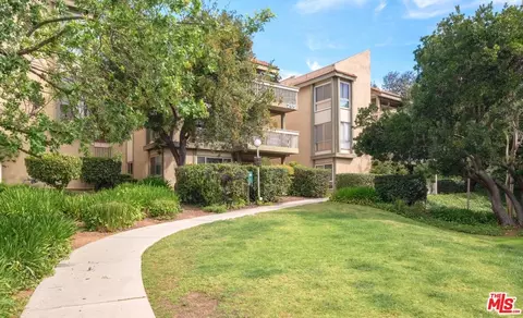 255 Sequoia Ct #23, Thousand Oaks, CA 91360
