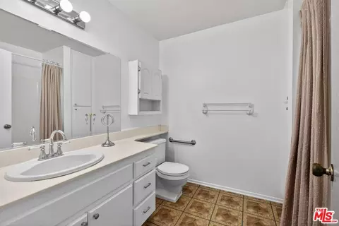 Bath - 255 Sequoia Ct #23, Thousand Oaks, CA 91360 photo 1 of 1