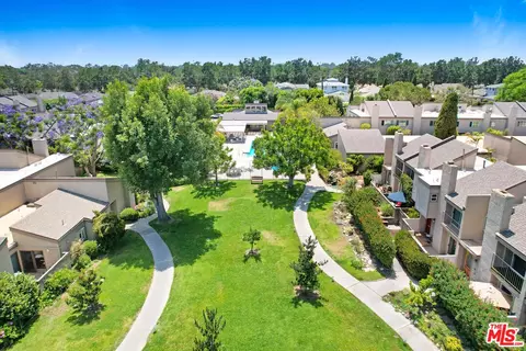6 Village Pkwy, Santa Monica, CA 90405