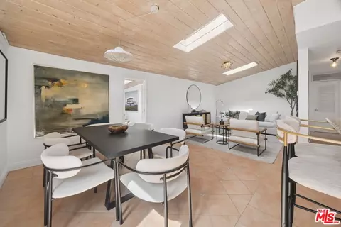 5149 Tendilla Ave, Woodland Hills, CA 91364