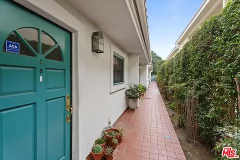 1121 Princeton St #5, Santa Monica, CA 90403
