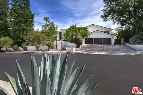 3848 Alonzo Ave, Encino, CA 91316