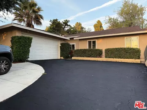 11648 Prager Ave, Sylmar, CA 91342