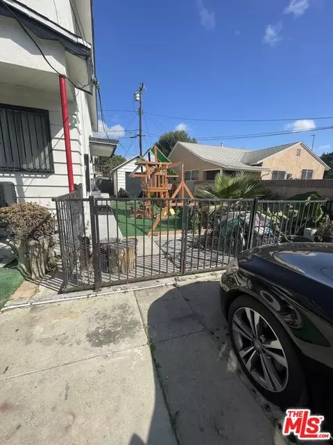 247 E 67th Way, Long Beach, CA 90805 photo 4