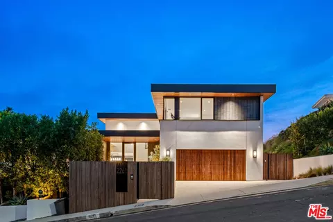 2261 Hercules Dr, Los Angeles, CA 90046