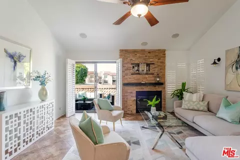 4852 Cabana Dr #202, Huntington Beach, CA 92649