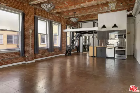 215 W 7th St #1302, Los Angeles, CA 90014