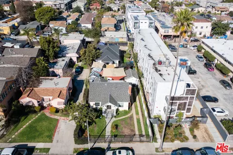 843 W 82nd St, Los Angeles, CA 90044